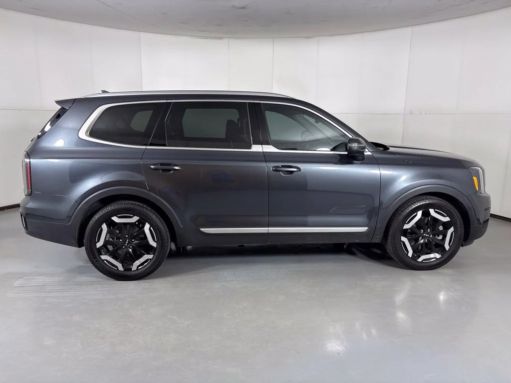 Used 2024 Gray Kia EX image 9