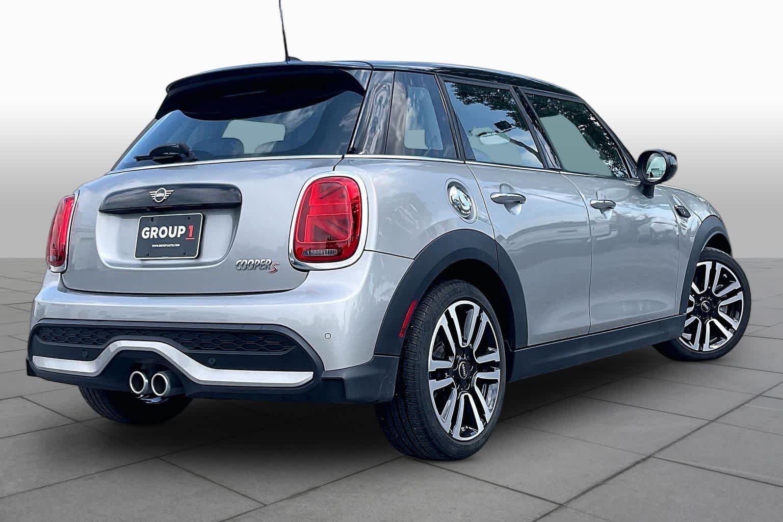Used 2024 Melting Silver III Metallic MINI Cooper S image 11