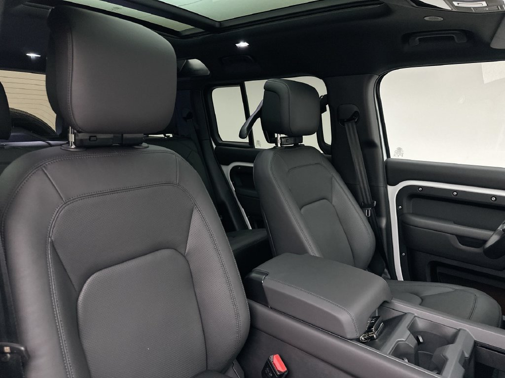 New 2026 Fuji White Land Rover X-Dynamic SE image 6