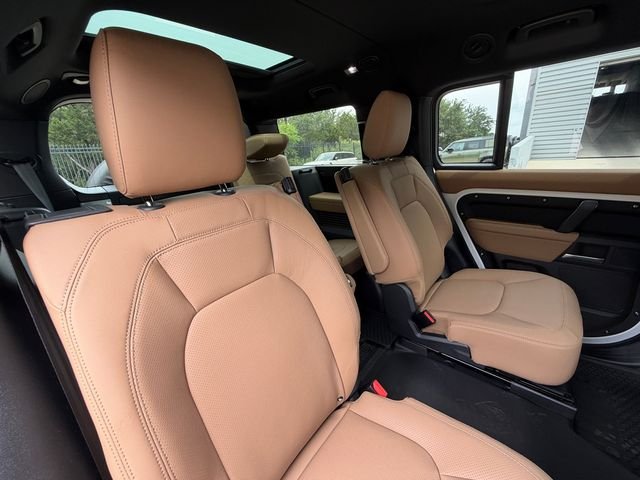 New 2026 Fuji White Land Rover X-Dynamic SE image 17