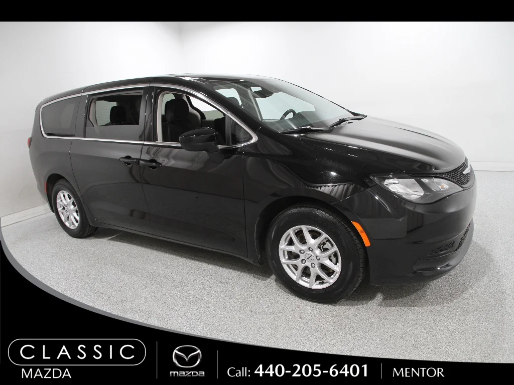 2024 Chrysler Voyager LX's photo