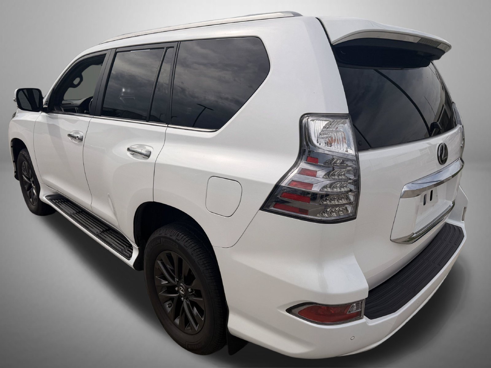 Used 2021 White Lexus 460 image 4