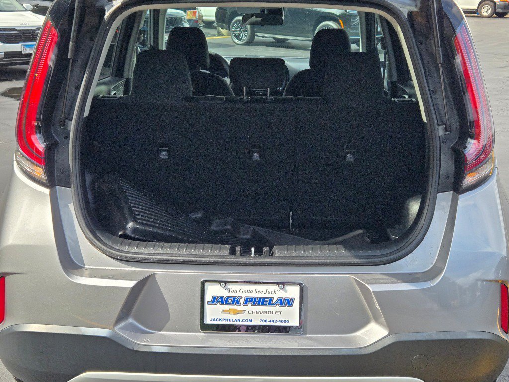 2024 Kia Soul LX - Photo 13