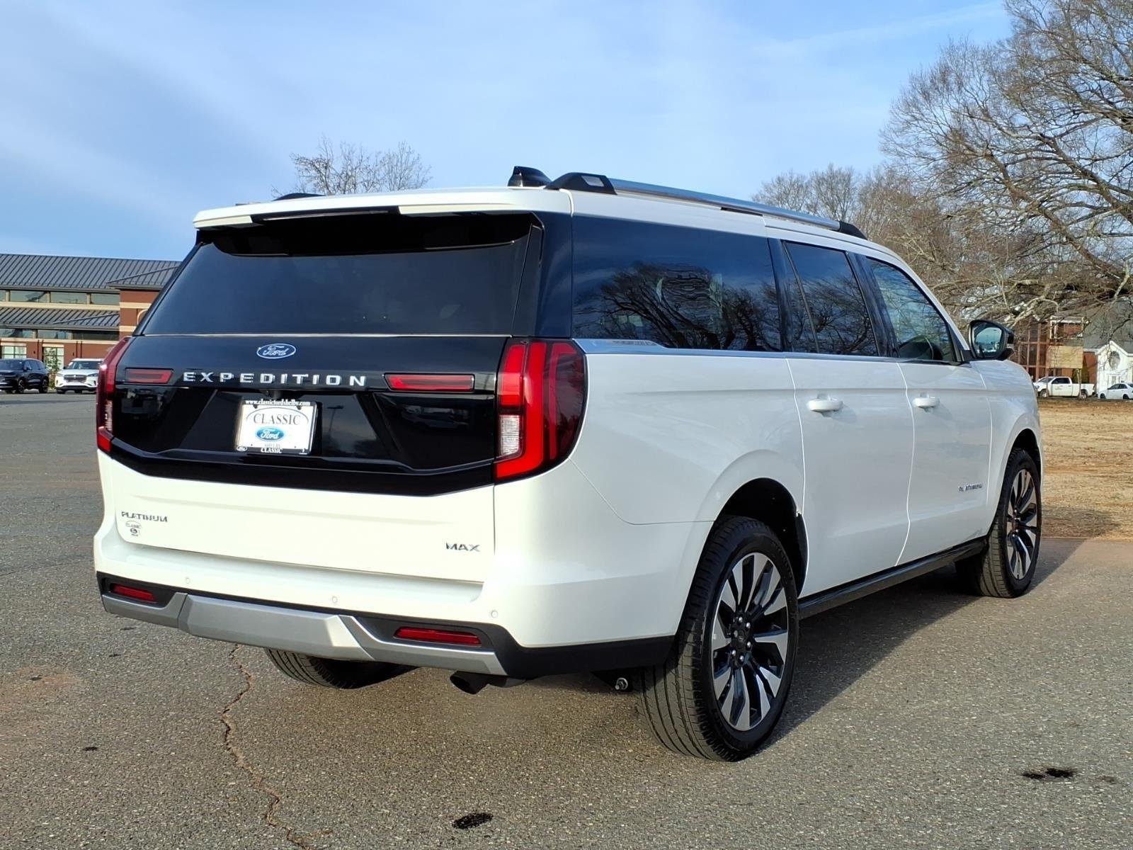New 2025 Star White Metallic Tri-Coat Ford Platinum® MAX image 22