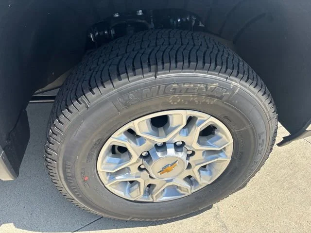 Used 2018 BLACK Chevrolet 4WD Z71 image 47