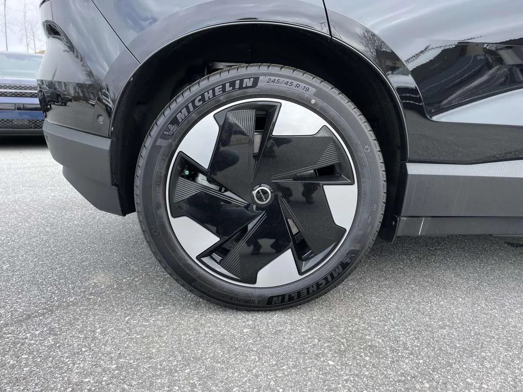New 2025 Onyx Black Volvo Ultra image 29