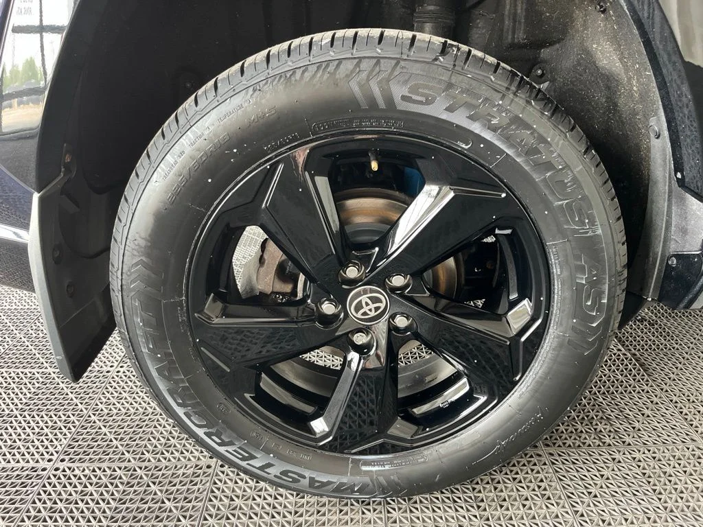 Used 2021 Midnight Black Metallic Toyota XSE image 27