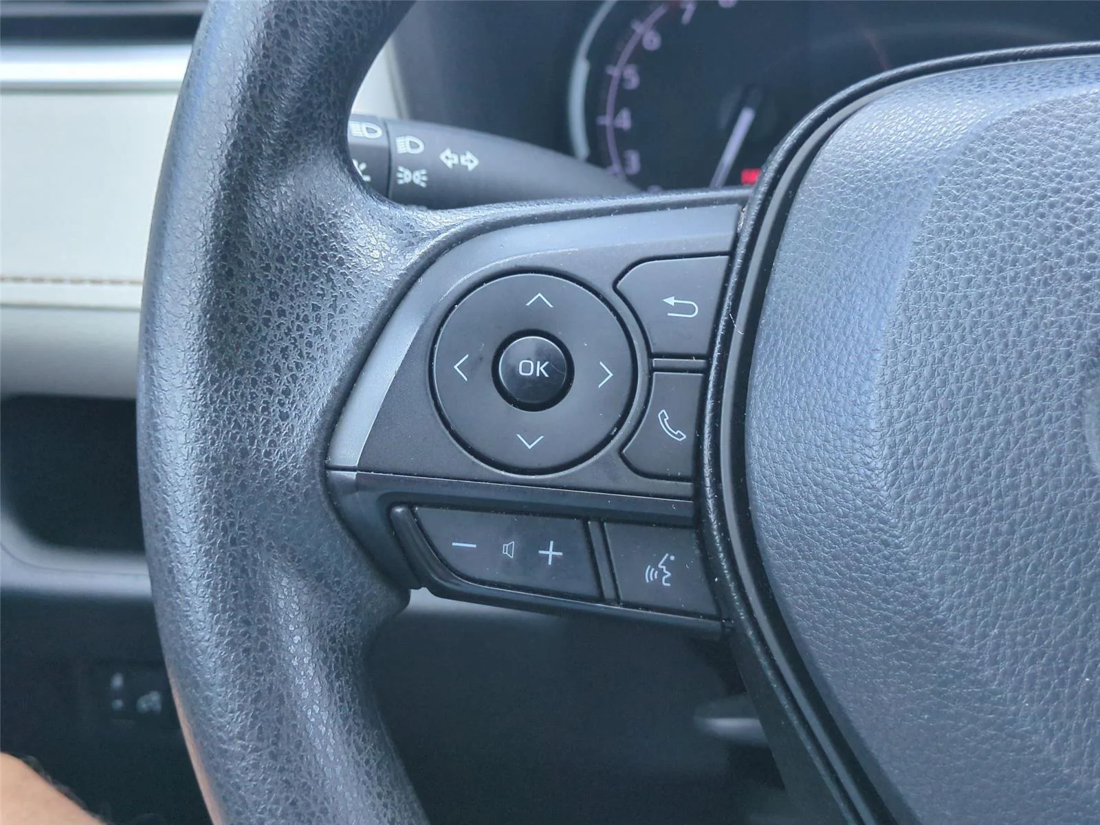 2024 Toyota RAV4 XLE - Photo 30