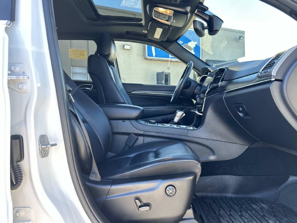 Used 2019 White Jeep Limited image 18