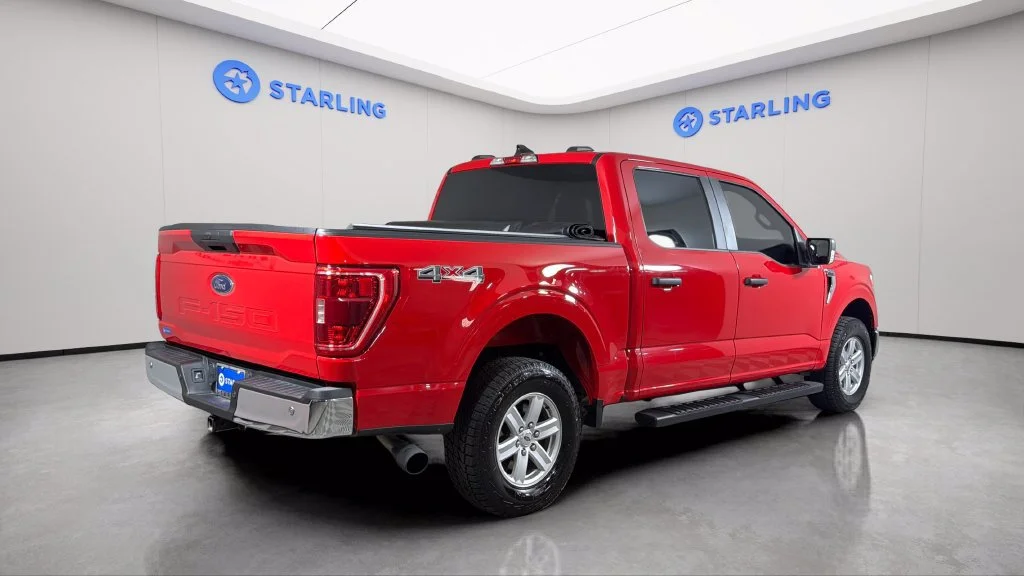 Used 2021  Ford XL image 9