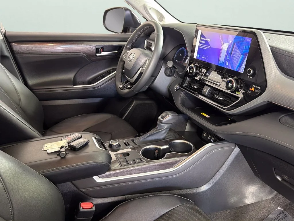 Used 2023 Black Toyota Platinum image 42