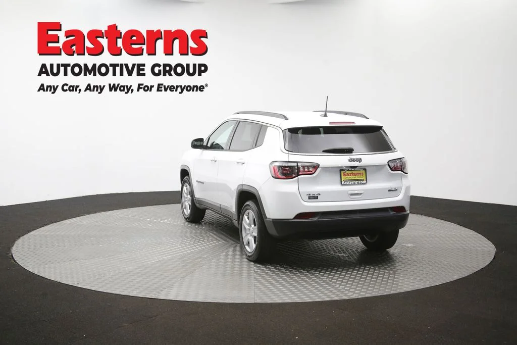Used 2022 White Jeep Latitude image 65
