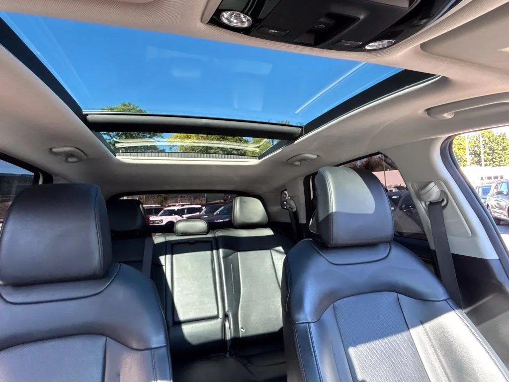 Used 2025 White Kia EX image 27