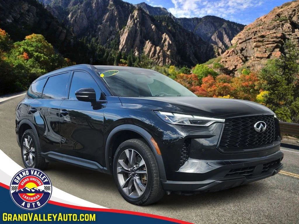 Used 2022 Black INFINITI LUXE image 1