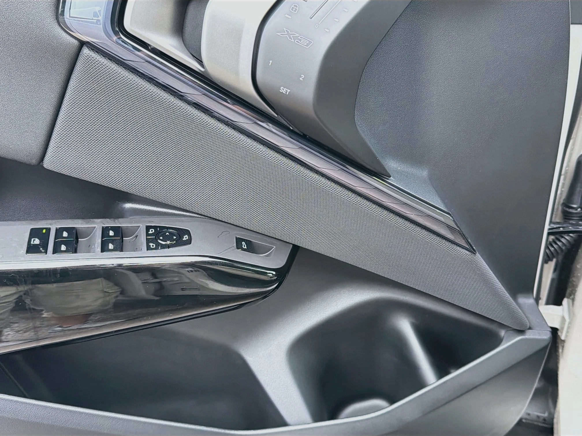 New 2026 Dune Grey Metallic BMW 30 xDrive image 24