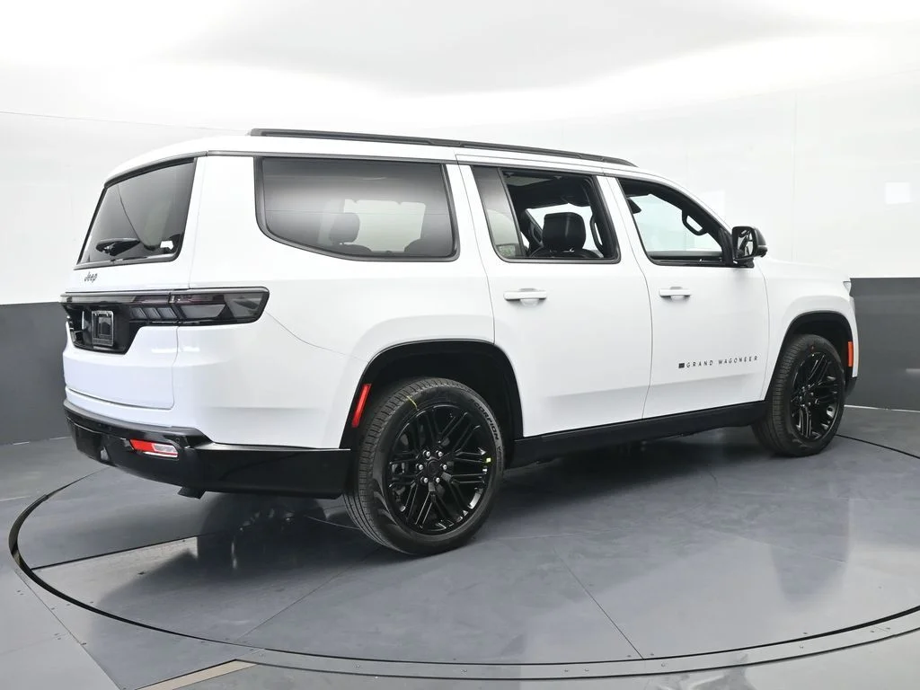 New 2026 Bright White Clear-Coat Exterior Paint Jeep Limited Reserve image 6