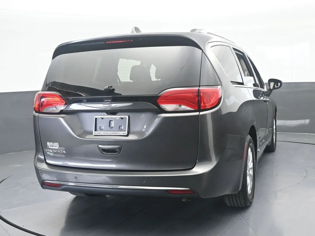 Used 2019 Granite Crystal Metallic Clearcoat Chrysler Touring L image 5