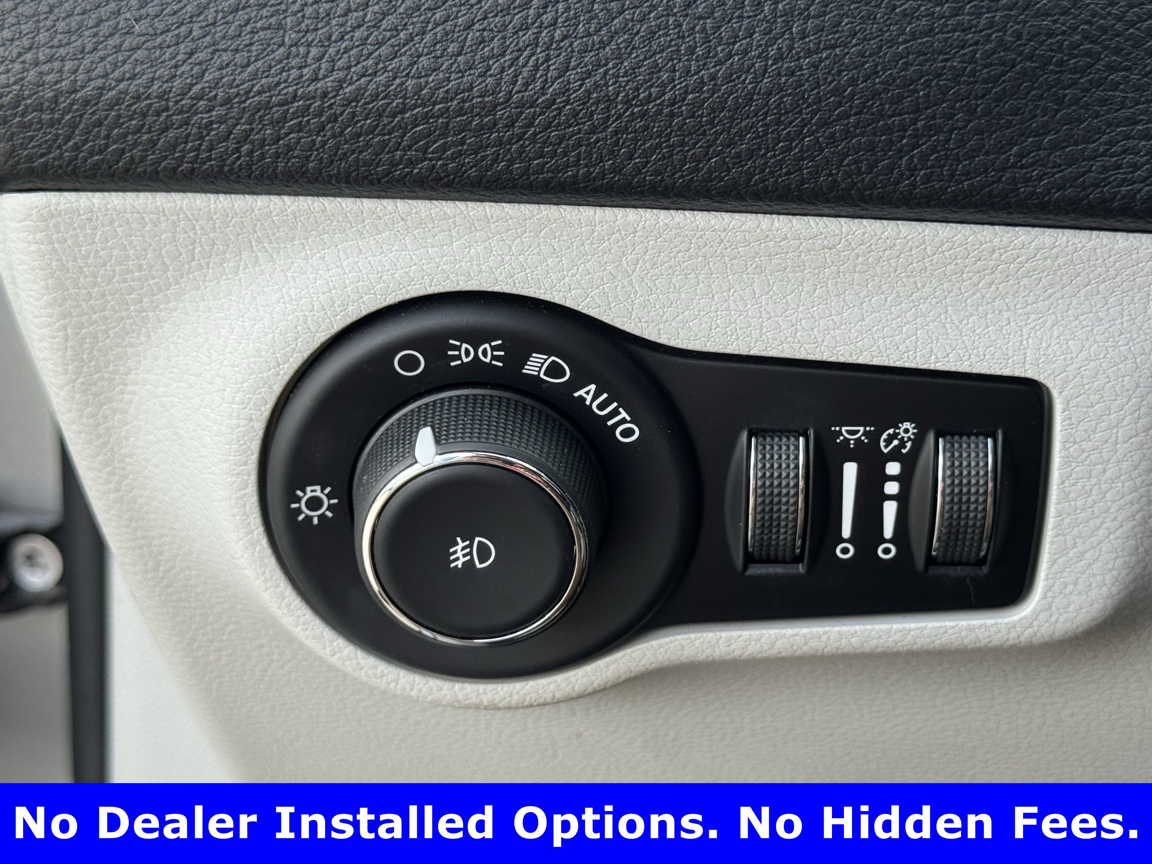 Used 2020 Billet Silver Metallic Clearcoat Jeep Latitude image 24