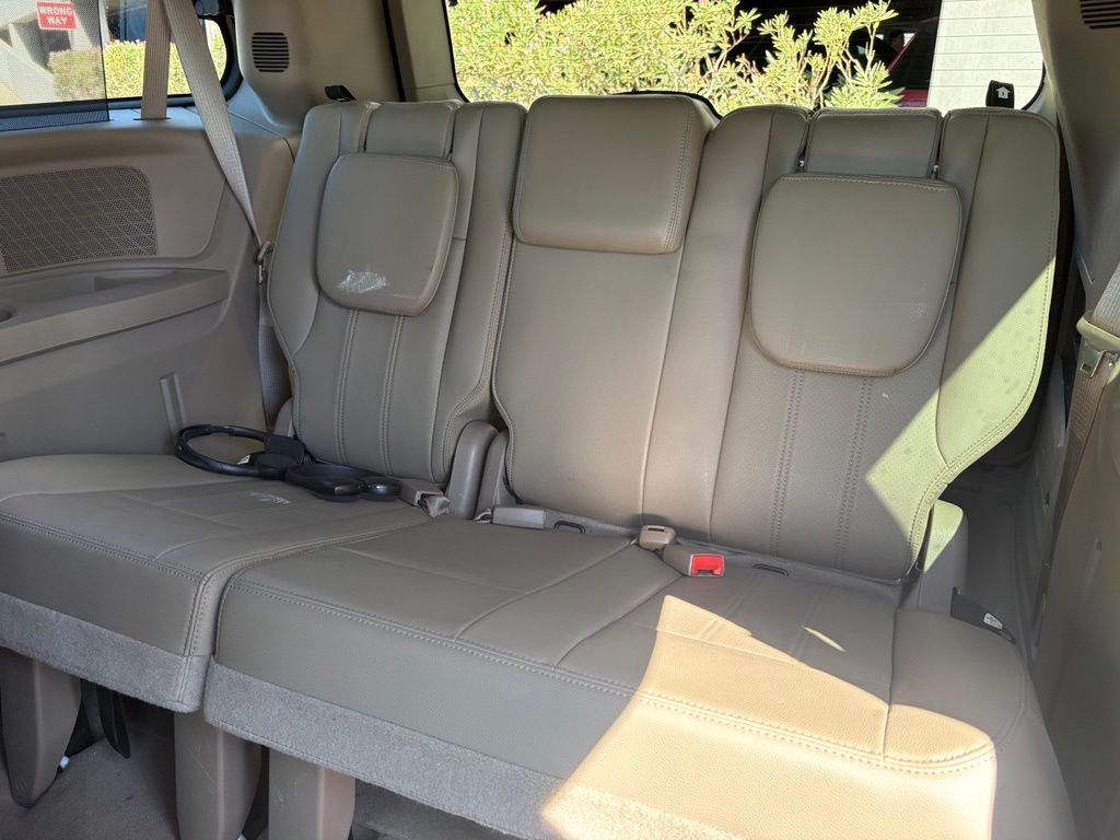Used 2015 White Chrysler Touring-L image 12