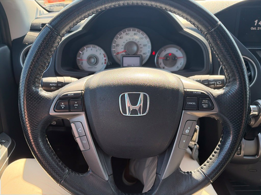 Used 2015 Red Honda Touring image 2