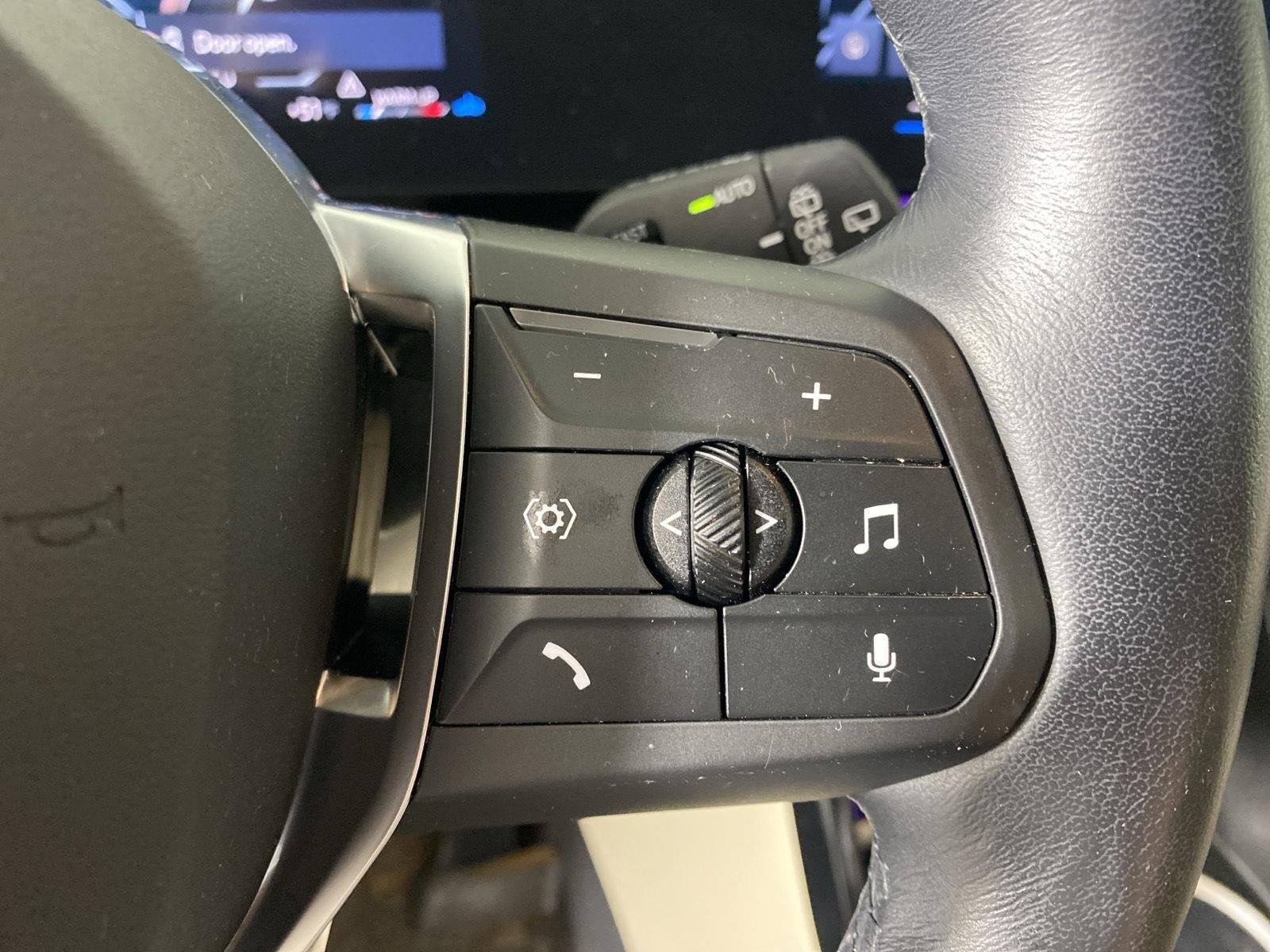 Used 2023 Blue Bay Lagoon Metallic BMW xDrive28i image 16