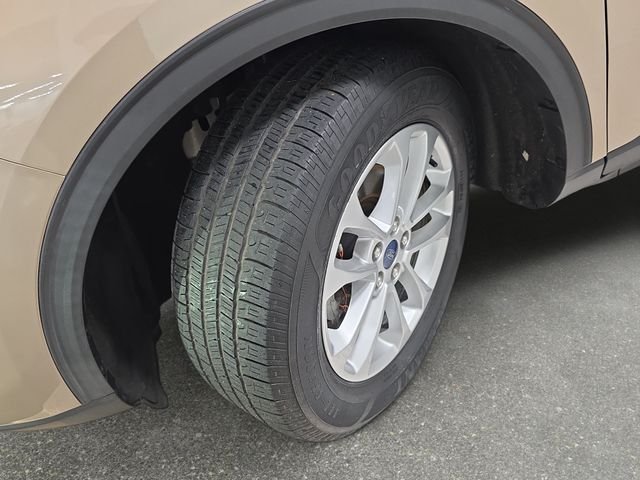 Used 2020 Gold Ford SE image 29