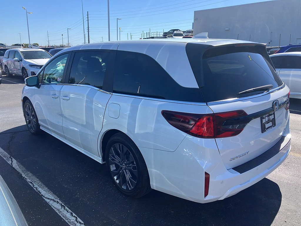 Certified Used 2026 Platinum White Pearl Honda Touring image 5