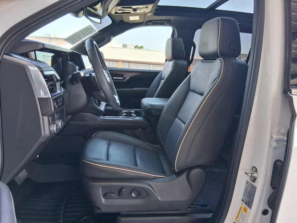 Used 2025 Summit White GMC Elevation image 19