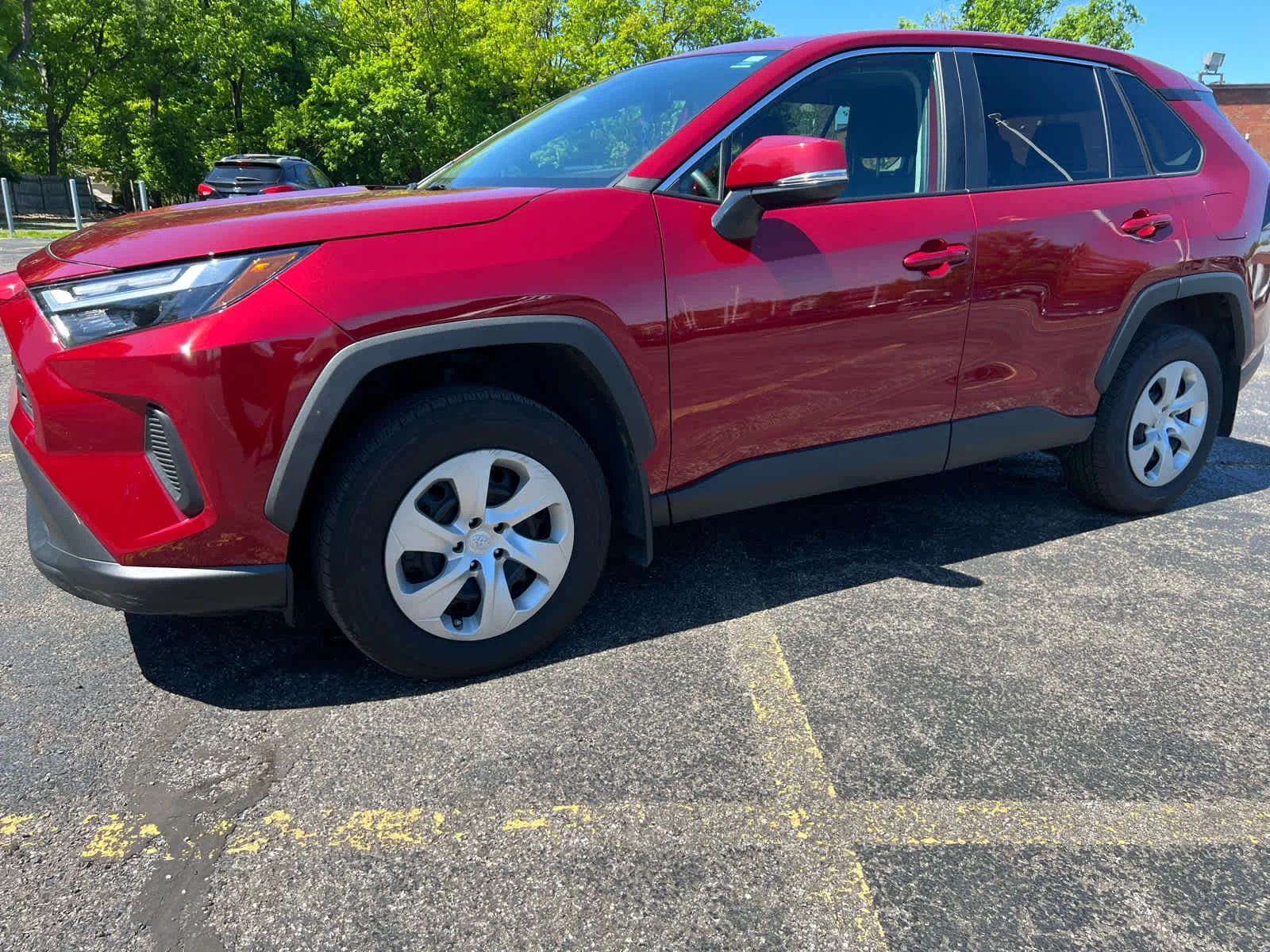 2023 Toyota RAV4 LE AWD's photo