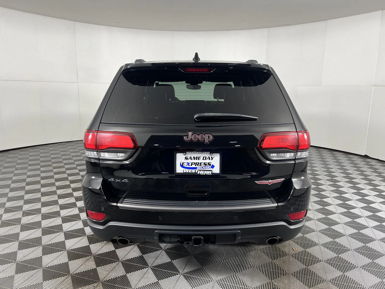 Used 2021 Diamond Black Crystal Pearlcoat Jeep Trailhawk image 8