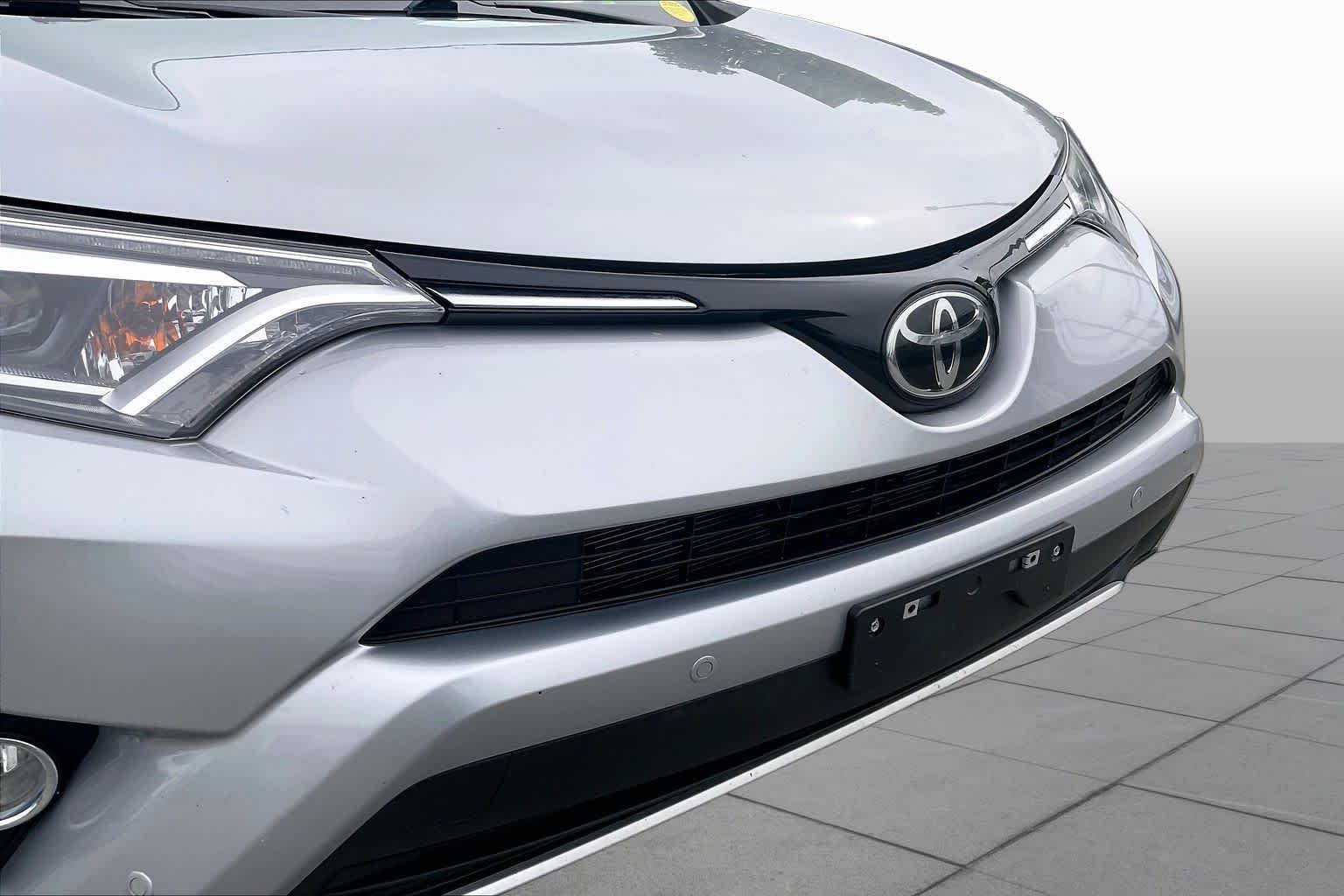 Used 2016 Silver Sky Metallic Toyota Limited image 61