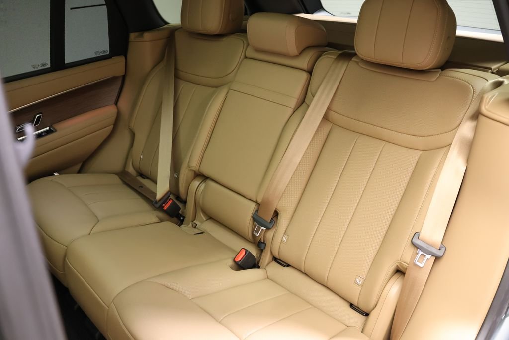 New 2026 Belgravia Green Land Rover SE image 35