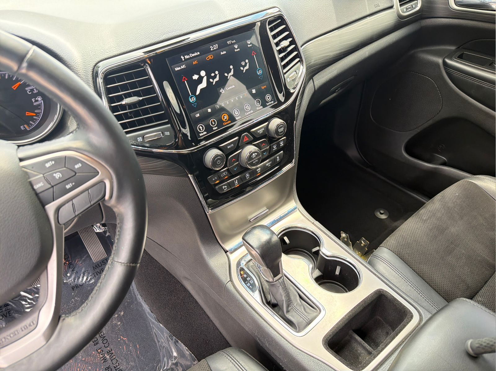 Used 2021 Diamond Black Jeep Laredo X image 19