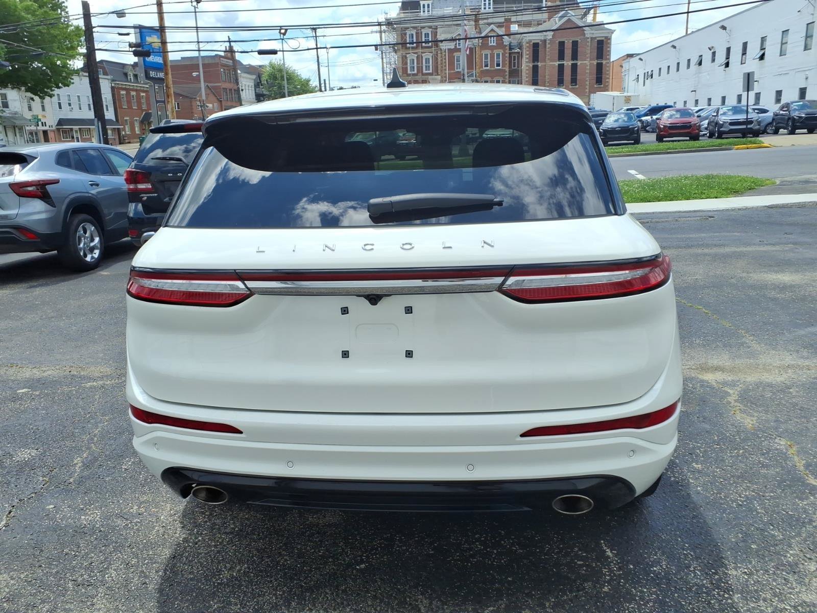 Used 2025 Crystal White Metallic Clearcoat Lincoln Premiere image 6