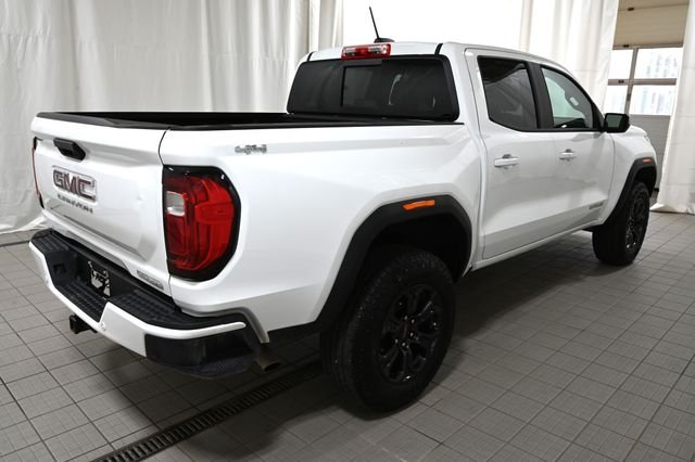 Used 2024 White GMC Elevation image 14