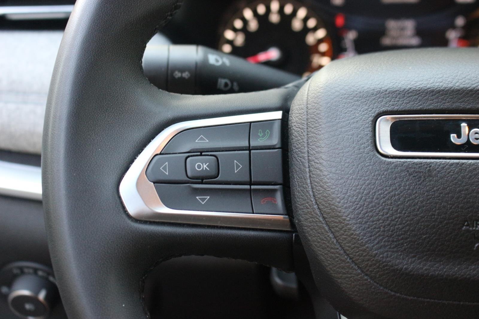 Used 2024 White Jeep Latitude image 19