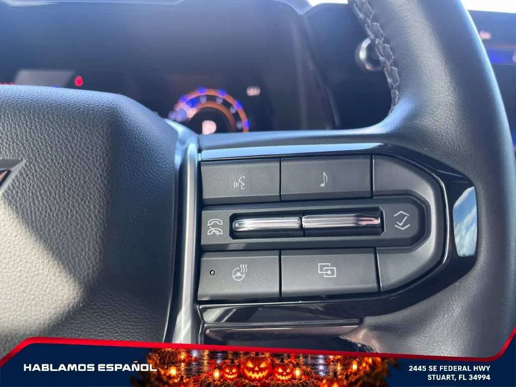 Used 2025 Summit White Chevrolet ZR2 image 19