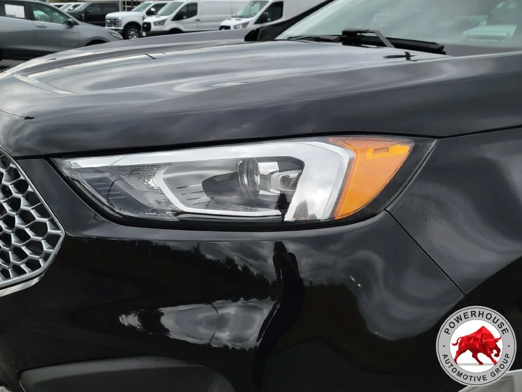 Used 2024 Black Ford SE image 10