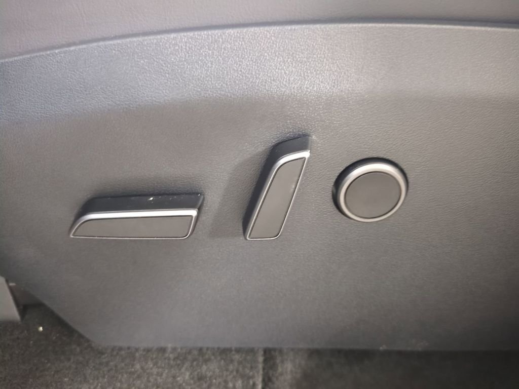 2023 Tesla Model Y Long Range - Photo 23