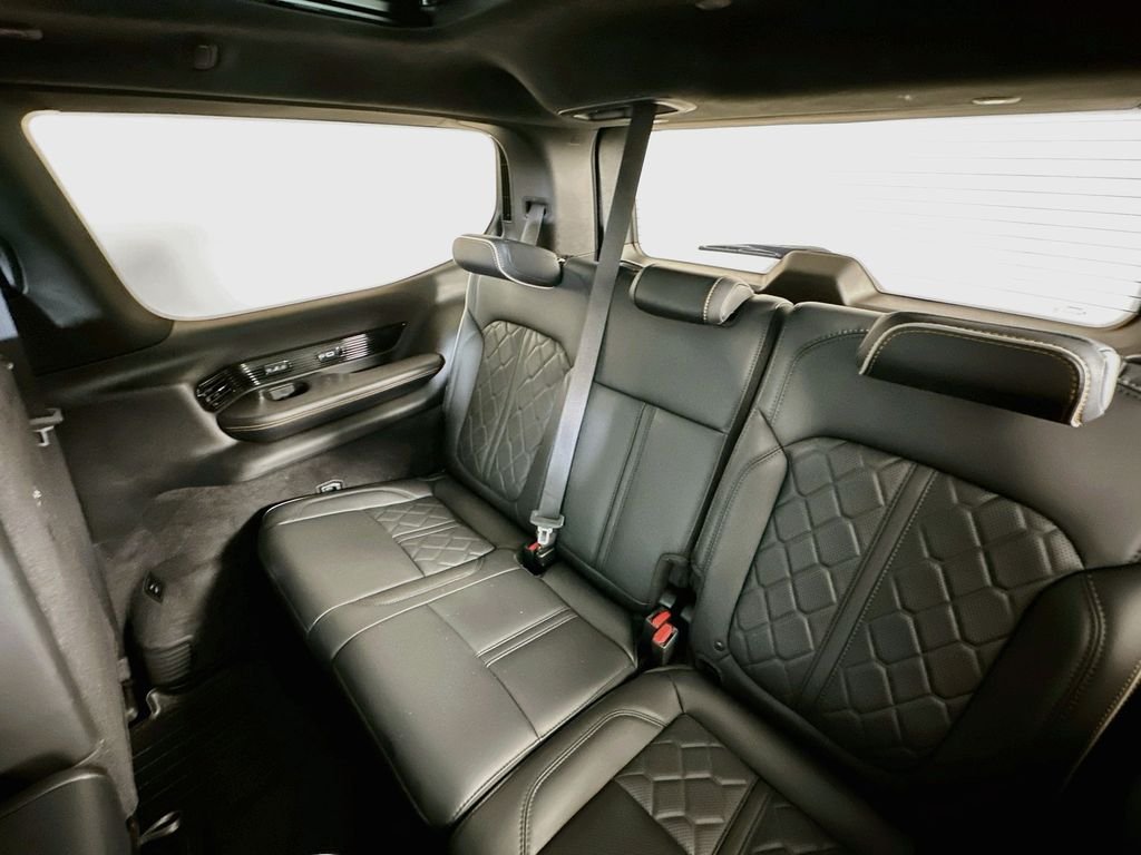 Used 2023 Velvet Jeep Series III image 29