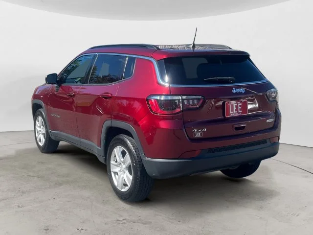 Used 2022 Red Jeep Latitude image 3
