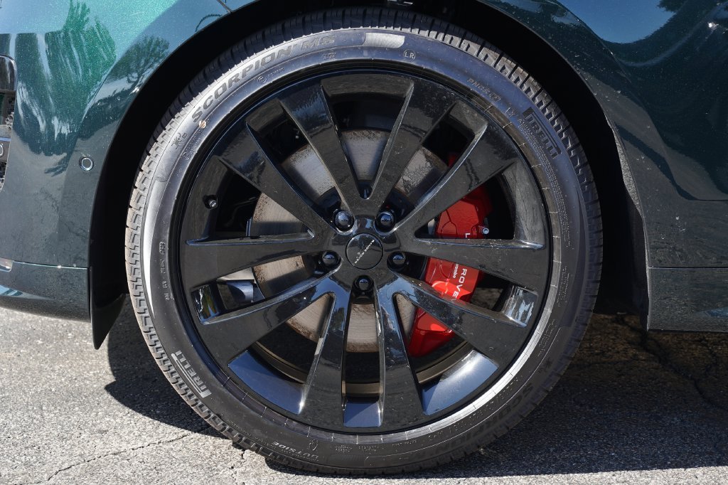 New 2027 British Racing Green Land Rover Dynamic SE image 8