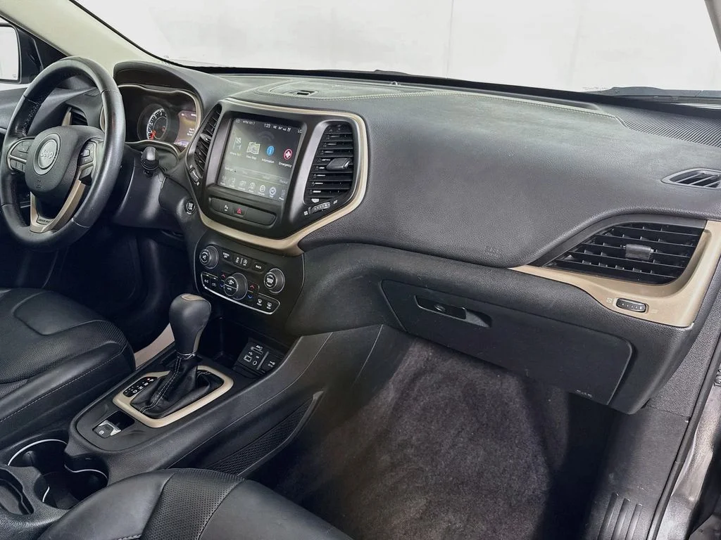 Used 2016 Gray Jeep Limited image 37