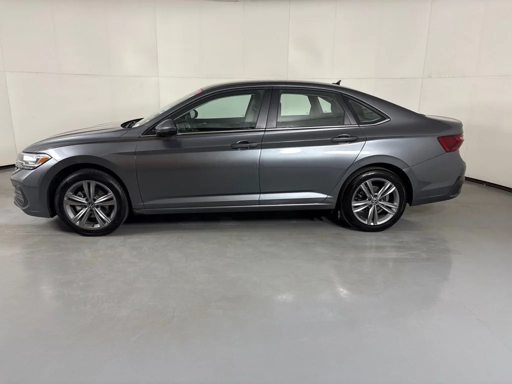 Used 2024 Gray Volkswagen 1.5T SE image 5