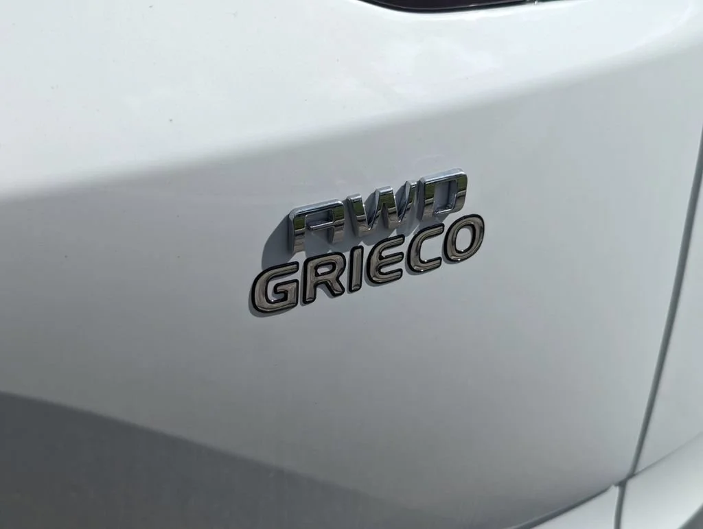 New 2025 Summit White Chevrolet LT image 11