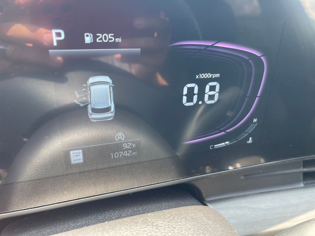 Used 2025 Black Kia X-Line image 19