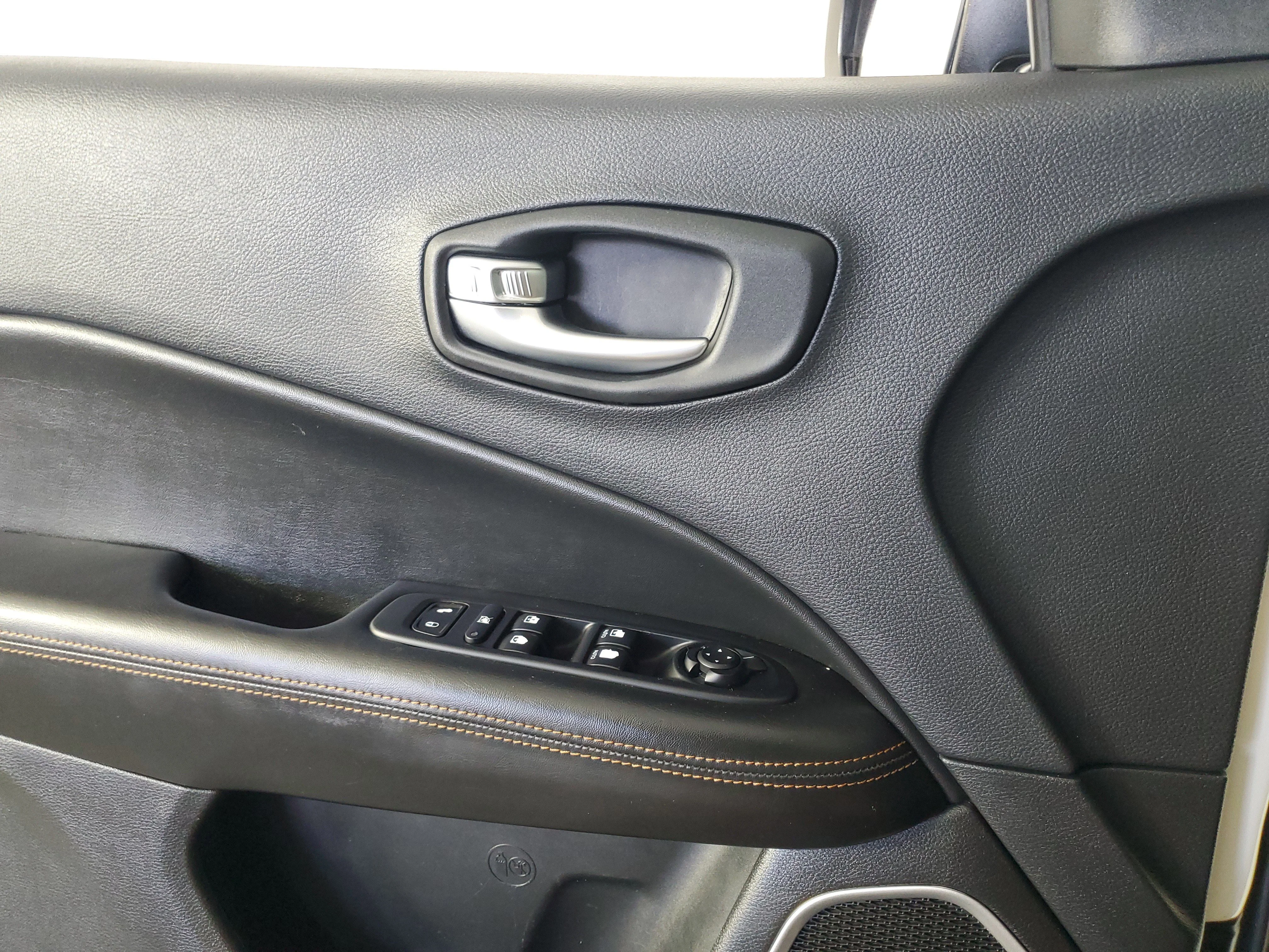 Used 2020 White Clearcoat Jeep Limited image 27