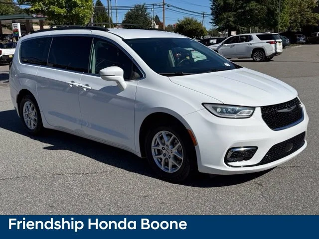 Used 2022 White Chrysler Touring L image 3