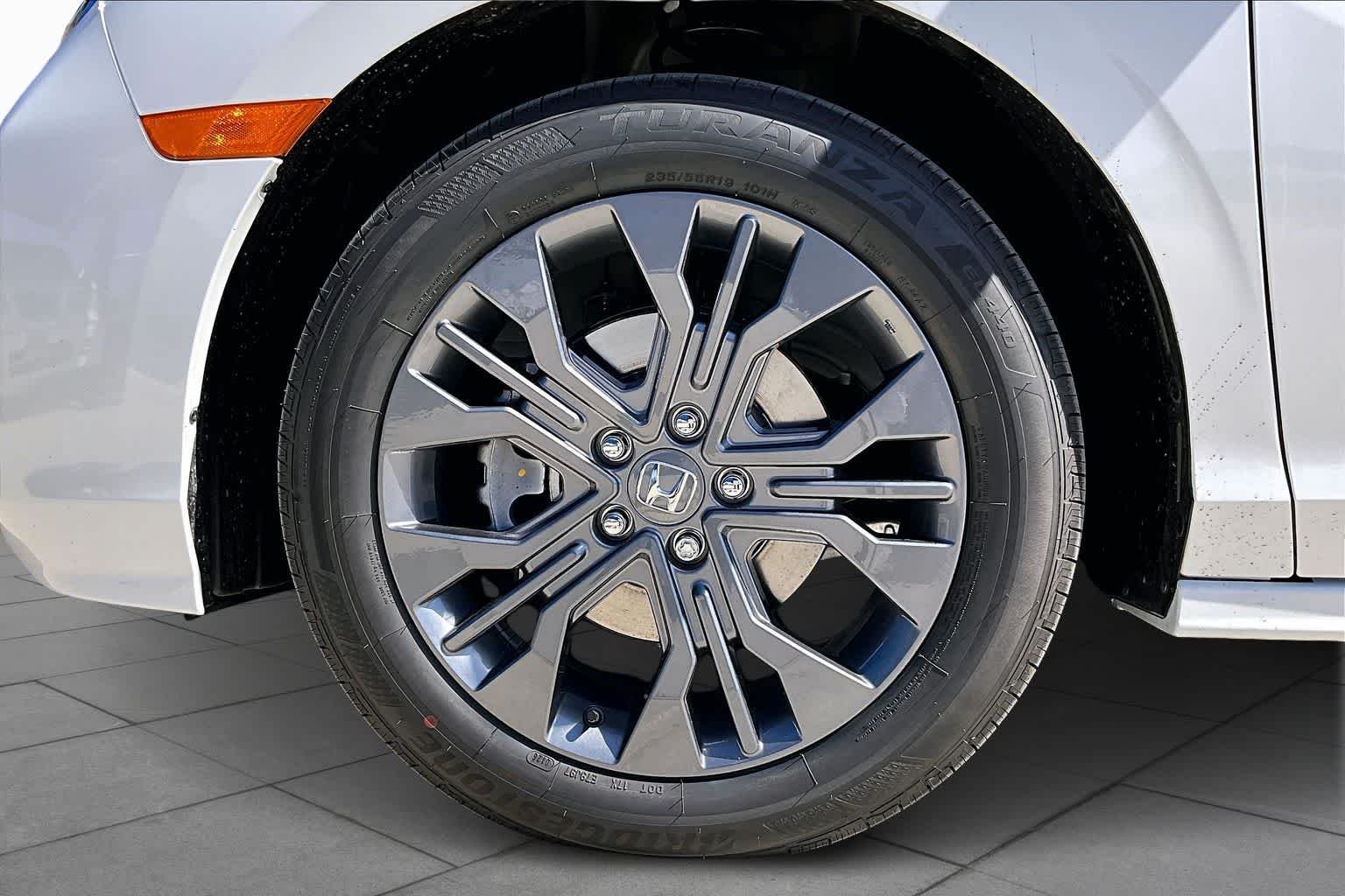 New 2026 Platinum White Pearl Honda Touring image 12