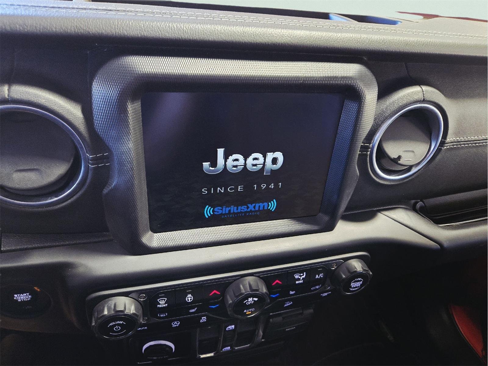 Used 2020 RED JEEP SAHARA image 23